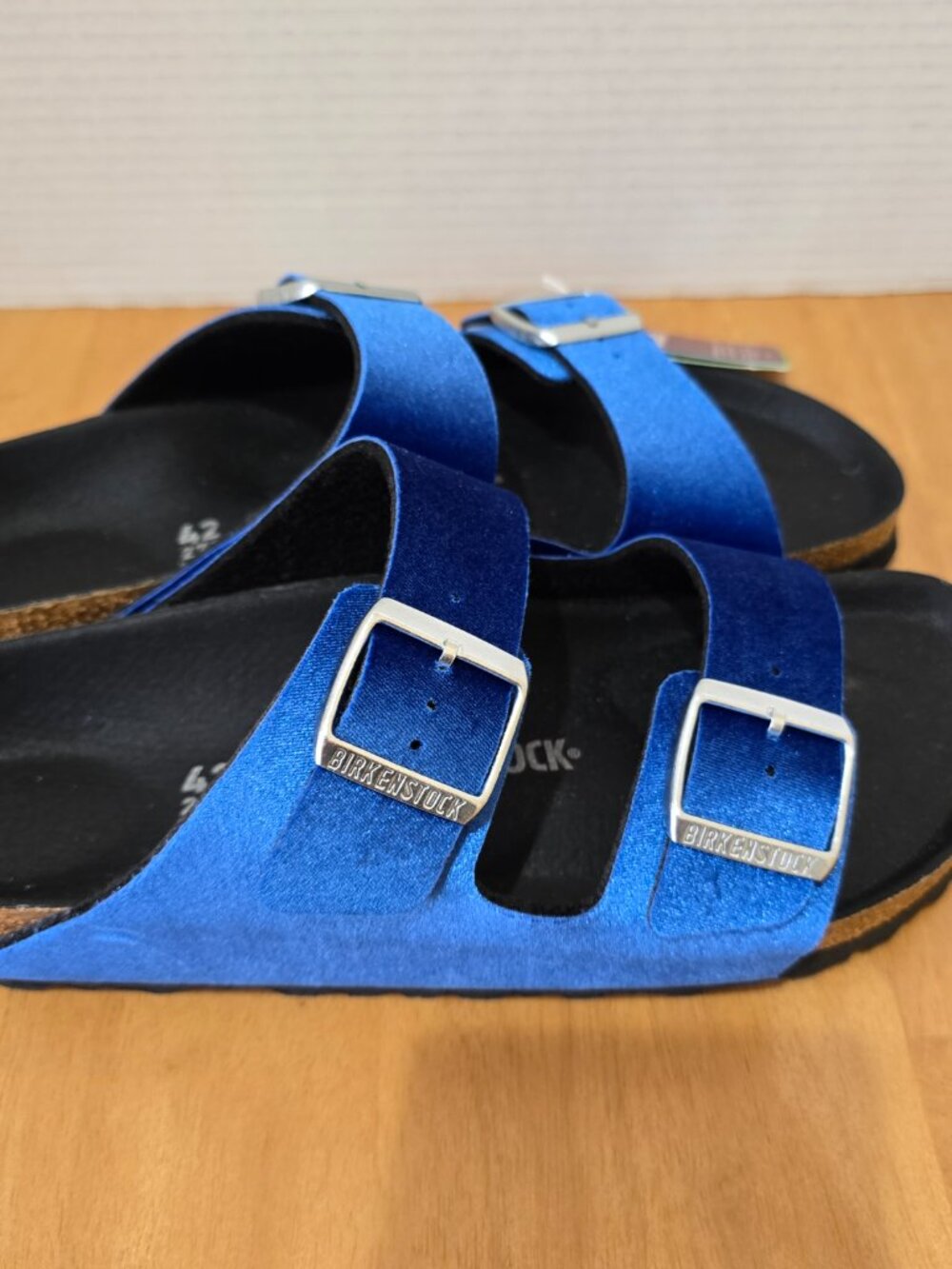 Birkenstock Women's Brilliant Blue Velvet Arizona Rivet Logo Sandals Size 42 NWT - Picture 3 of 9